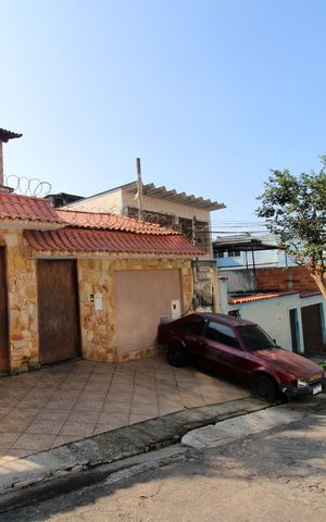 Casa à venda com 320m², 4 quartos e 2 vagasFachada da casa