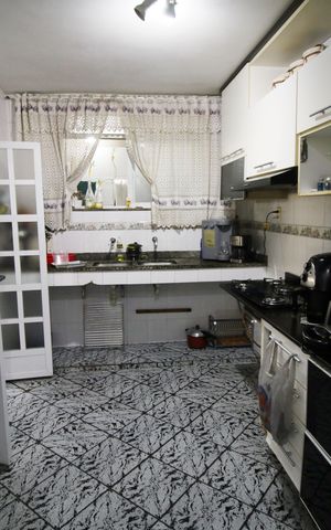 Casa à venda com 320m², 4 quartos e 2 vagasCozinha