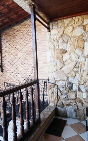 Casa à venda com 320m², 4 quartos e 2 vagasVaranda