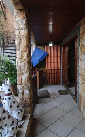 Casa à venda com 320m², 4 quartos e 2 vagasVaranda 2