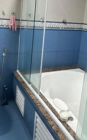 Casa à venda com 320m², 4 quartos e 2 vagas Casa à venda com 320m², 4 quartos e 2 vagasBanheiro da Suíte