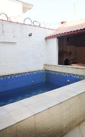 Casa à venda com 320m², 4 quartos e 2 vagasPiscina
