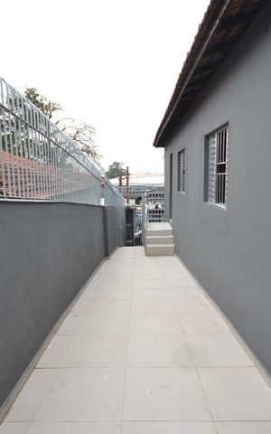 Casa para alugar com 150m², 3 quartos e 2 vagasCorredor lateral
