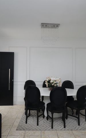 Casa à venda com 135m², 3 quartos e 2 vagasSala