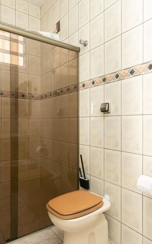 Casa para alugar com 256m², 3 quartos e 7 vagas Casa para alugar com 256m², 3 quartos e 7 vagasBanheiro 1