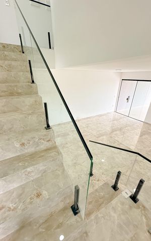 Casa para alugar com 157m², 3 quartos e 2 vagasEscada