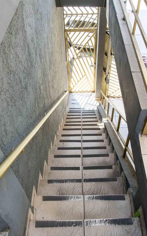 Casa para alugar com 40m², 1 quarto e 1 vagaEscada