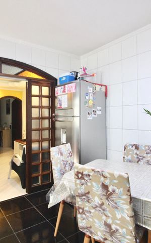 Casa à venda com 142m², 3 quartos e 2 vagas Casa à venda com 142m², 3 quartos e 2 vagasCozinha
