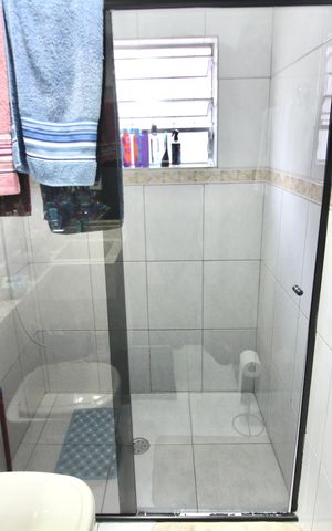 Casa à venda com 142m², 3 quartos e 2 vagas Casa à venda com 142m², 3 quartos e 2 vagasBanheiro