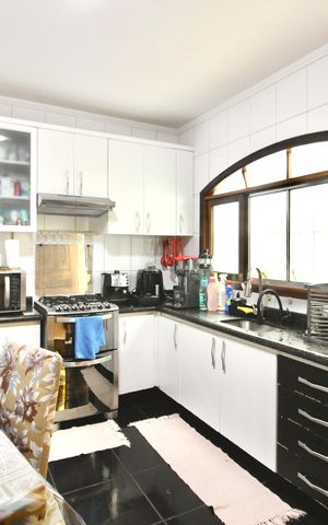 Casa à venda com 142m², 3 quartos e 2 vagas Casa à venda com 142m², 3 quartos e 2 vagasCozinha