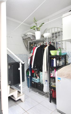 Casa à venda com 142m², 3 quartos e 2 vagas Casa à venda com 142m², 3 quartos e 2 vagasÁrea de Serviço