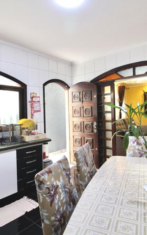 Casa à venda com 142m², 3 quartos e 2 vagas Casa à venda com 142m², 3 quartos e 2 vagasCozinha