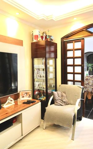Casa à venda com 142m², 3 quartos e 2 vagas Casa à venda com 142m², 3 quartos e 2 vagasSala