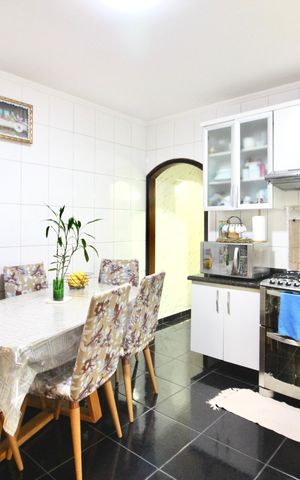 Casa à venda com 142m², 3 quartos e 2 vagas Casa à venda com 142m², 3 quartos e 2 vagasCozinha