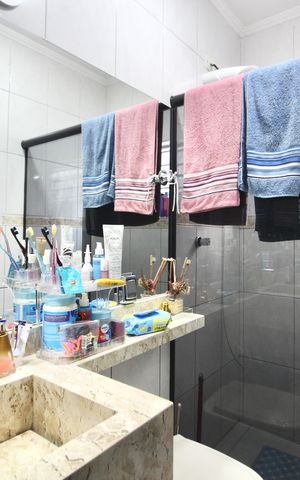 Casa à venda com 142m², 3 quartos e 2 vagas Casa à venda com 142m², 3 quartos e 2 vagasBanheiro