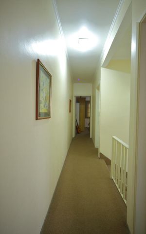 Casa à venda com 200m², 3 quartos e 2 vagasCorredor 