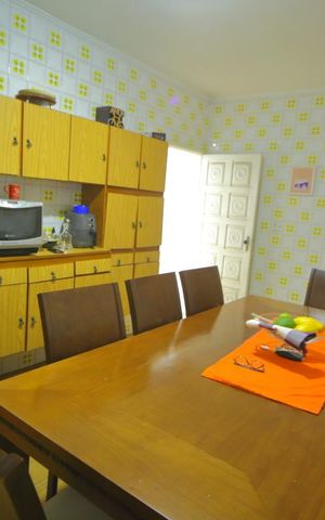 Casa à venda com 200m², 3 quartos e 2 vagasCozinha 