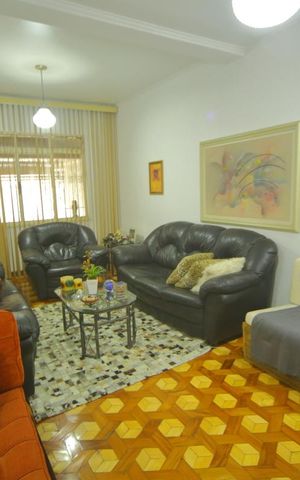 Casa à venda com 200m², 3 quartos e 2 vagasSala