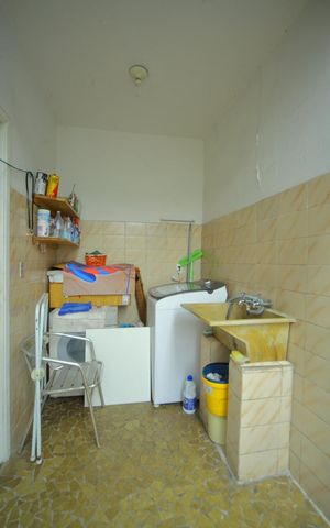 Casa à venda com 200m², 3 quartos e 2 vagasÁrea de serviço 