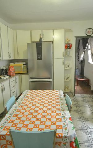 Casa à venda com 156m², 6 quartos e 2 vagasCozinha 