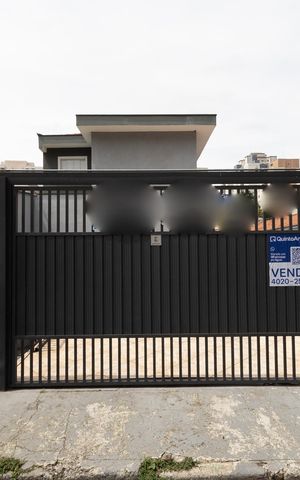 Casa de condomínio à venda com 100m², 2 quartos e 2 vagas Casa de condomínio à venda com 100m², 2 quartos e 2 vagasFachada / Placa