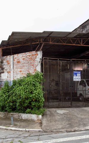 Casa à venda com 300m², 2 quartos e 6 vagasFachada