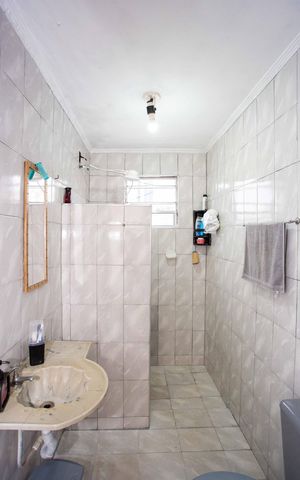 Casa à venda com 300m², 2 quartos e 6 vagasBanheiro Social