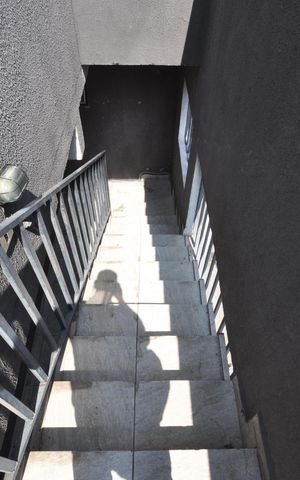 Apartamento para alugar com 42m², 1 quarto e sem vagaEscada de acesso