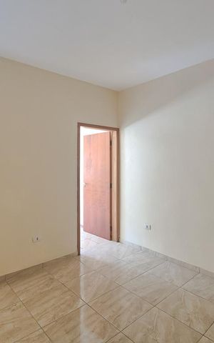 Casa à venda com 220m², 4 quartos e 2 vagas Casa à venda com 220m², 4 quartos e 2 vagasSala (casa 1)