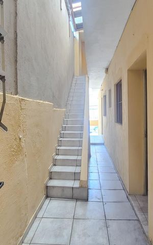 Casa à venda com 220m², 4 quartos e 2 vagas Casa à venda com 220m², 4 quartos e 2 vagasCorredor