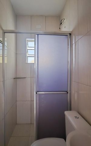 Casa à venda com 220m², 4 quartos e 2 vagas Casa à venda com 220m², 4 quartos e 2 vagasBanheiro Social (casa 1)