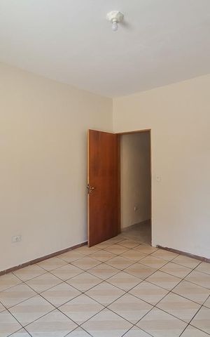 Casa à venda com 220m², 4 quartos e 2 vagas Casa à venda com 220m², 4 quartos e 2 vagasQuarto 1 (casa 1)