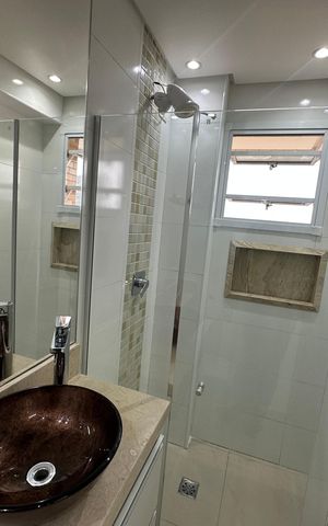 Apartamento para alugar com 105m², 2 quartos e 2 vagas Apartamento para alugar com 105m², 2 quartos e 2 vagasBanheiro da Suíte 1