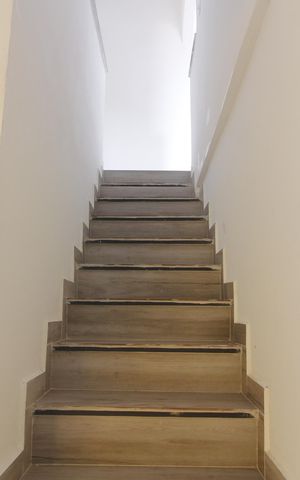 Casa para alugar com 270m², 4 quartos e 4 vagasEscada
