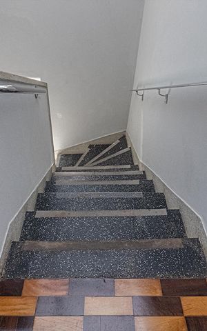 Casa à venda com 210m², 3 quartos e 4 vagas Casa à venda com 210m², 3 quartos e 4 vagasacesso para os pisos_2