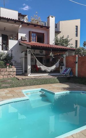 Casa à venda com 246m², 5 quartos e 2 vagas Casa à venda com 246m², 5 quartos e 2 vagasPiscina