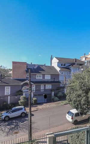 Casa à venda com 246m², 5 quartos e 2 vagas Casa à venda com 246m², 5 quartos e 2 vagasVista