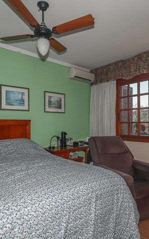 Casa à venda com 246m², 5 quartos e 2 vagas Casa à venda com 246m², 5 quartos e 2 vagasQuarto Suíte