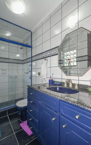 Casa à venda com 246m², 5 quartos e 2 vagas Casa à venda com 246m², 5 quartos e 2 vagasBanheiro da Suíte