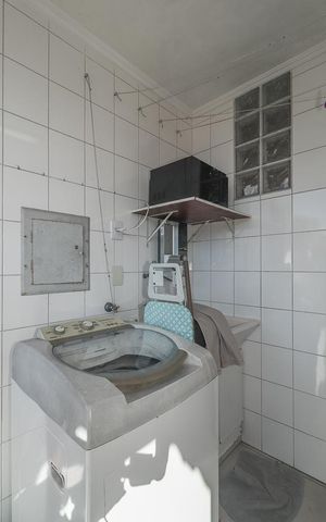 Casa à venda com 246m², 5 quartos e 2 vagas Casa à venda com 246m², 5 quartos e 2 vagasÁrea de Serviço