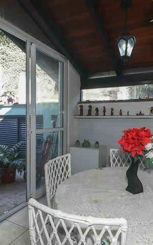 Casa à venda com 246m², 5 quartos e 2 vagas Casa à venda com 246m², 5 quartos e 2 vagasCopa