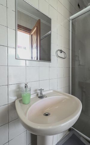 Casa à venda com 246m², 5 quartos e 2 vagas Casa à venda com 246m², 5 quartos e 2 vagasBanheiro Social 2
