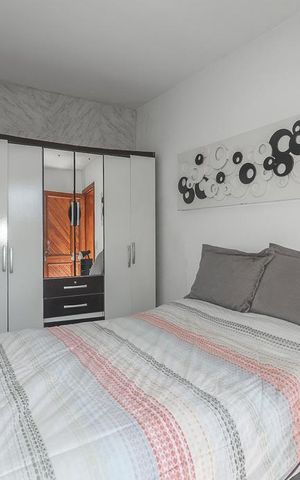 Casa à venda com 246m², 5 quartos e 2 vagas Casa à venda com 246m², 5 quartos e 2 vagasQuarto 4