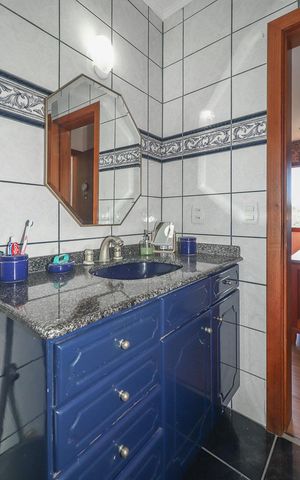 Casa à venda com 246m², 5 quartos e 2 vagas Casa à venda com 246m², 5 quartos e 2 vagasBanheiro da Suíte