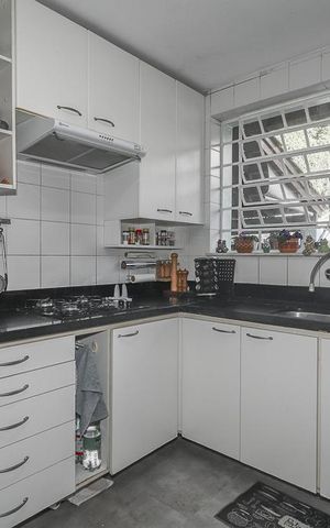Casa à venda com 246m², 5 quartos e 2 vagas Casa à venda com 246m², 5 quartos e 2 vagasCozinha