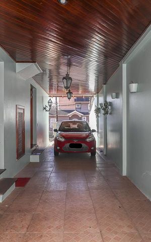 Casa à venda com 246m², 5 quartos e 2 vagas Casa à venda com 246m², 5 quartos e 2 vagasGaragem