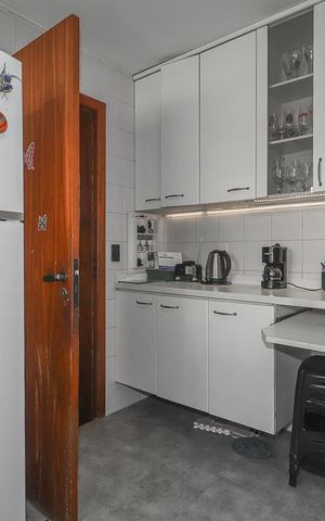 Casa à venda com 246m², 5 quartos e 2 vagas Casa à venda com 246m², 5 quartos e 2 vagasCozinha