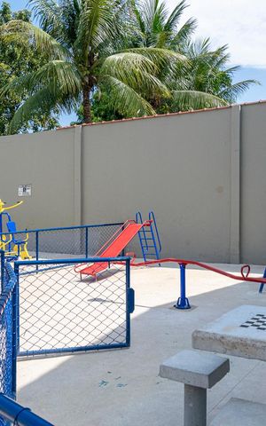Casa de condomínio à venda com 190m², 4 quartos e 2 vagas Casa de condomínio à venda com 190m², 4 quartos e 2 vagasÁrea comum - Playground