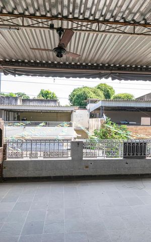 Casa de condomínio à venda com 190m², 4 quartos e 2 vagas Casa de condomínio à venda com 190m², 4 quartos e 2 vagasCasa 2º andar - Vista da Sala