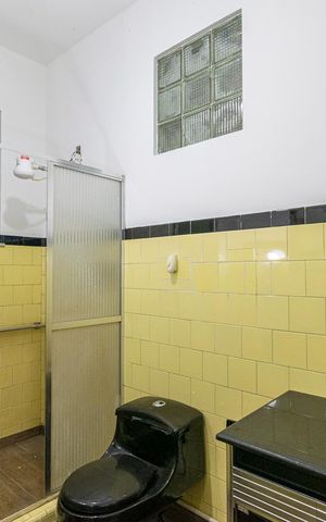 Casa de condomínio à venda com 190m², 4 quartos e 2 vagas Casa de condomínio à venda com 190m², 4 quartos e 2 vagasCasa 1º andar - Banheiro